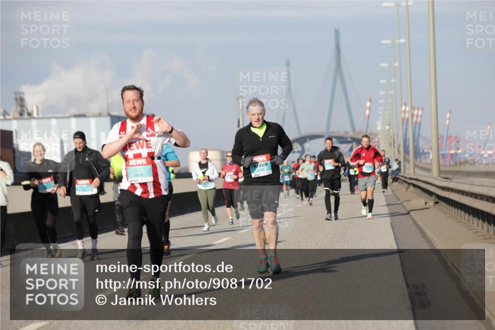 03.10.2025 - Köhlbrandbrückenlauf Jannik Wohlers http://msf.ph/oto/9081702 03.10.2025 10:02:33 Position 3 3828, 2180 meine-sportfotos.de