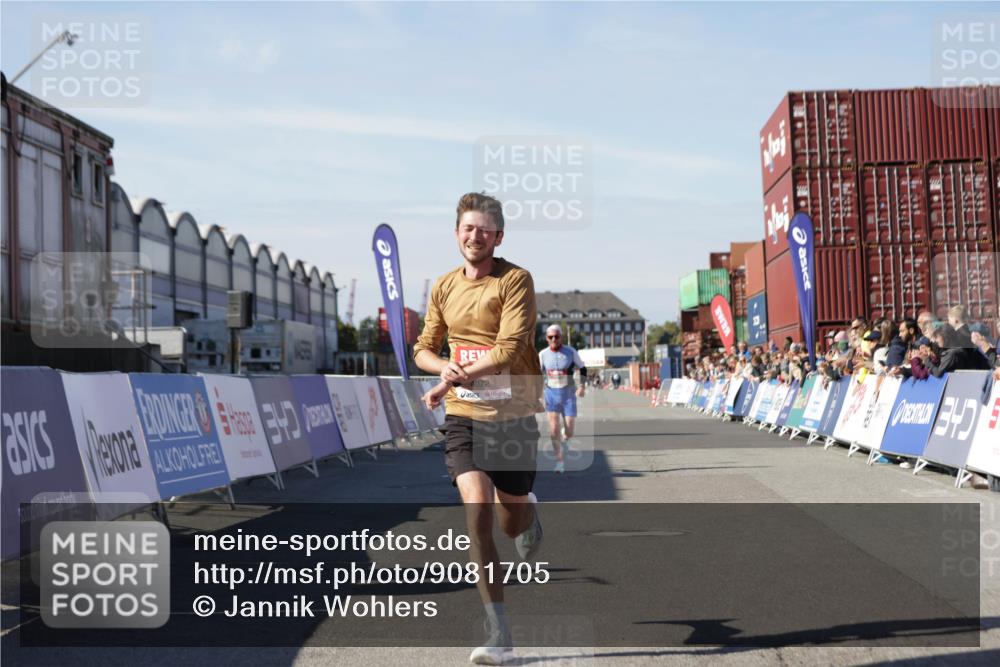 03.10.2025 - Köhlbrandbrückenlauf Jannik Wohlers http://msf.ph/oto/9081705 03.10.2025 12:50:53 Ziel 4072, 6216, 6552 meine-sportfotos.de