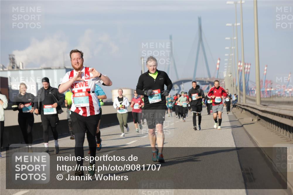 03.10.2025 - Köhlbrandbrückenlauf Jannik Wohlers http://msf.ph/oto/9081707 03.10.2025 10:02:33 Position 3 3828, 2180 meine-sportfotos.de