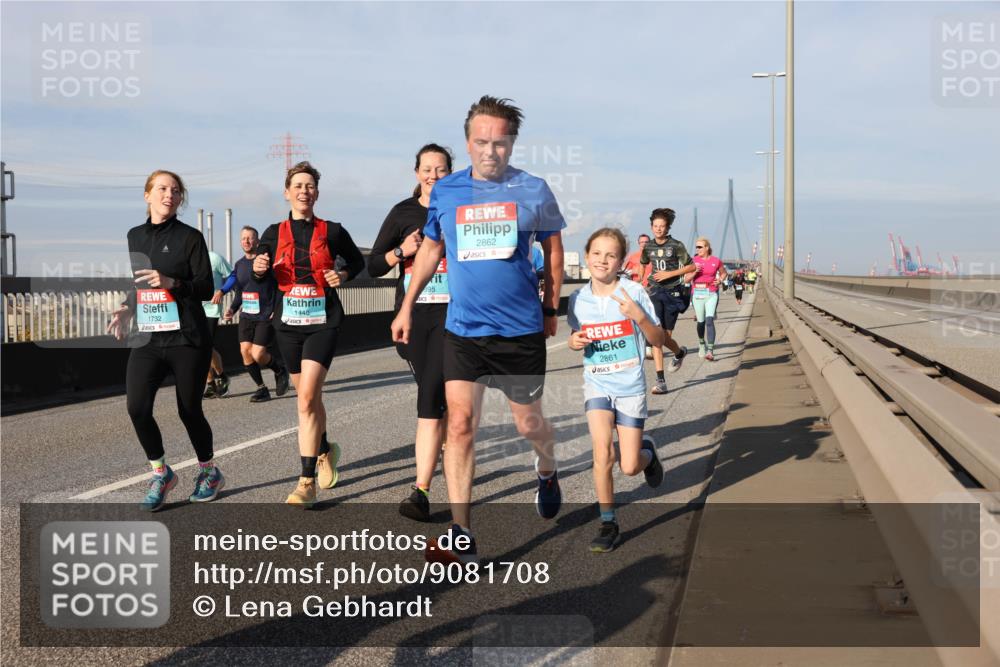 03.10.2025 - Köhlbrandbrückenlauf Lena Gebhardt http://msf.ph/oto/9081708 03.10.2025 10:04:20 Position 2 1732, 1440, 895, 2862, 2861 meine-sportfotos.de