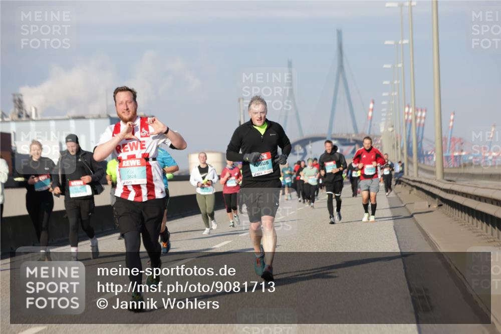 03.10.2025 - Köhlbrandbrückenlauf Jannik Wohlers http://msf.ph/oto/9081713 03.10.2025 10:02:33 Position 3 3828, 2180 meine-sportfotos.de