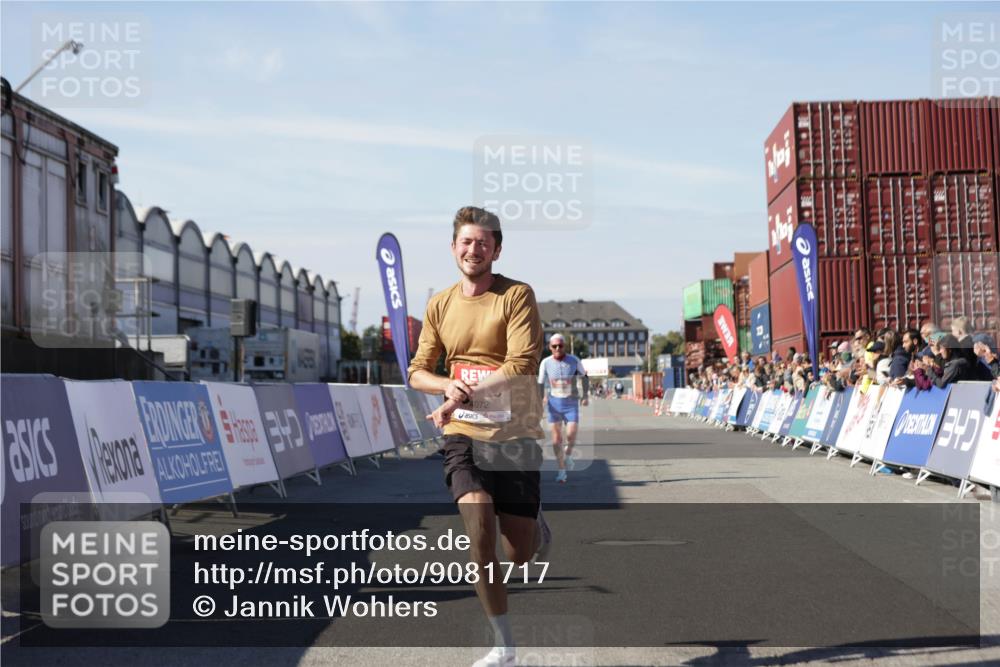 03.10.2025 - Köhlbrandbrückenlauf Jannik Wohlers http://msf.ph/oto/9081717 03.10.2025 12:50:53 Ziel 4072, 6216, 6552 meine-sportfotos.de