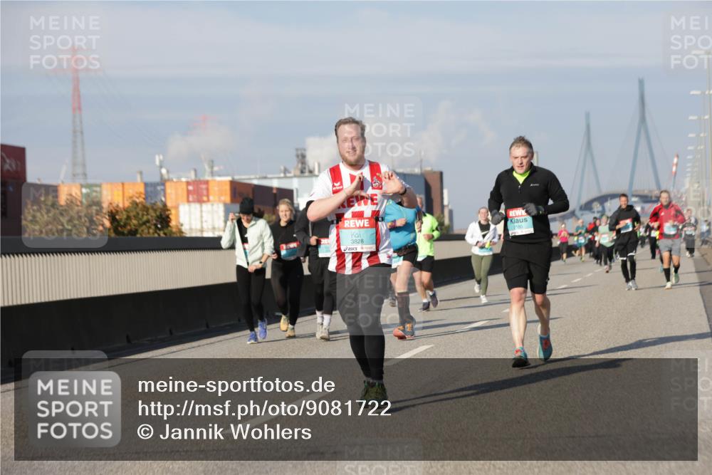 03.10.2025 - Köhlbrandbrückenlauf Jannik Wohlers http://msf.ph/oto/9081722 03.10.2025 10:02:34 Position 3 3828, 2180 meine-sportfotos.de