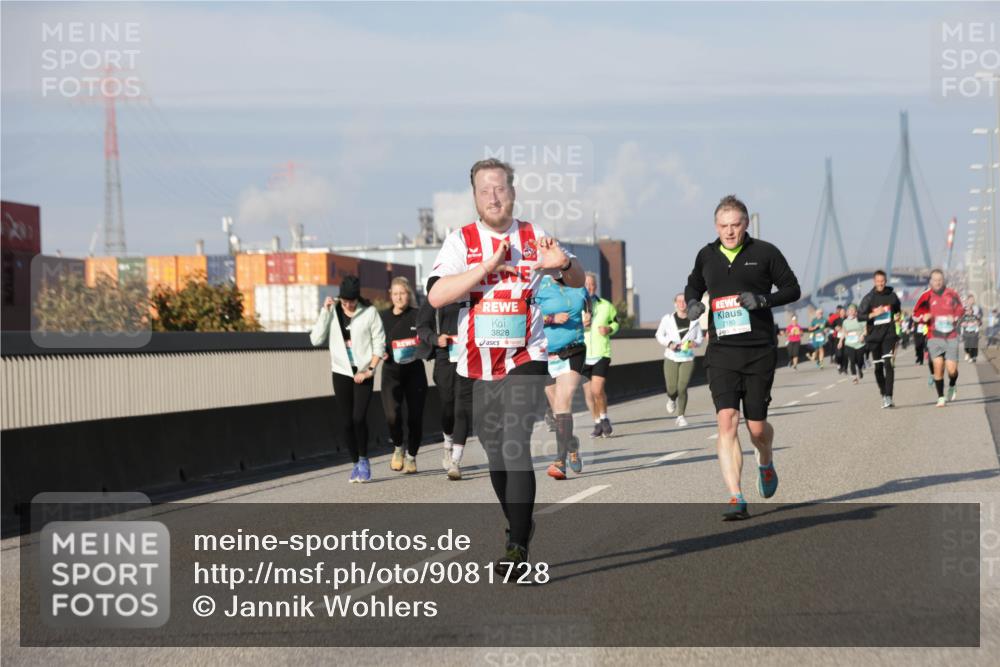 03.10.2025 - Köhlbrandbrückenlauf Jannik Wohlers http://msf.ph/oto/9081728 03.10.2025 10:02:34 Position 3 3828, 2180 meine-sportfotos.de