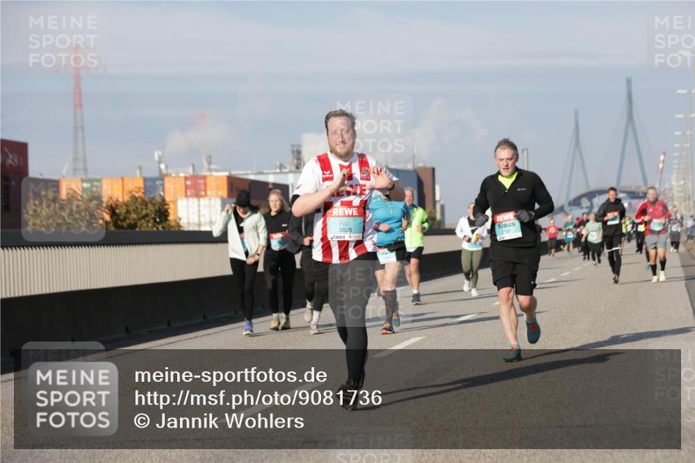 03.10.2025 - Köhlbrandbrückenlauf Jannik Wohlers http://msf.ph/oto/9081736 03.10.2025 10:02:35 Position 3 3828, 2180 meine-sportfotos.de