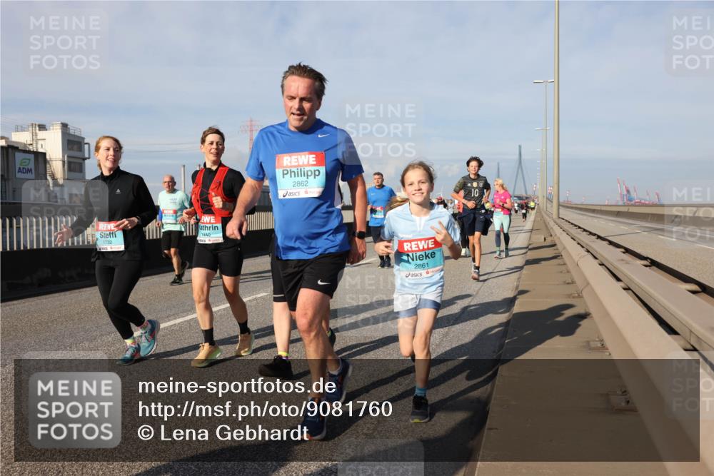 03.10.2025 - Köhlbrandbrückenlauf Lena Gebhardt http://msf.ph/oto/9081760 03.10.2025 10:04:20 Position 2 1732, 1440, 2862, 2861, 10 meine-sportfotos.de