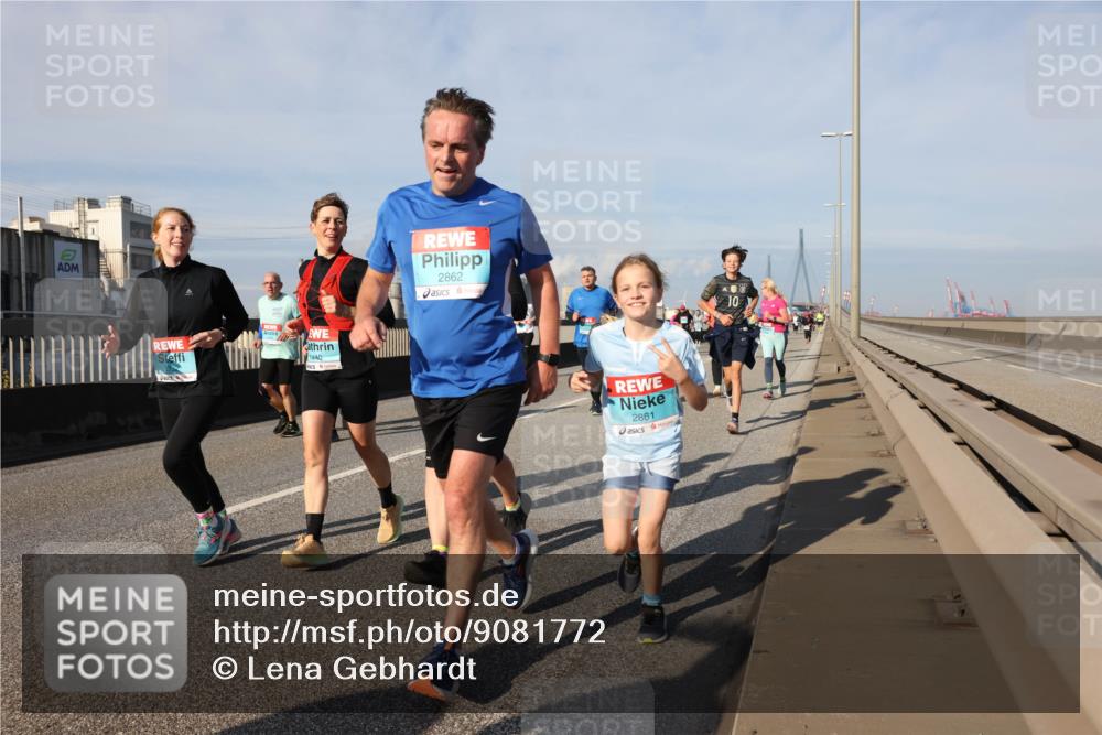 03.10.2025 - Köhlbrandbrückenlauf Lena Gebhardt http://msf.ph/oto/9081772 03.10.2025 10:04:21 Position 2 1440, 2862, 2861, 10 meine-sportfotos.de