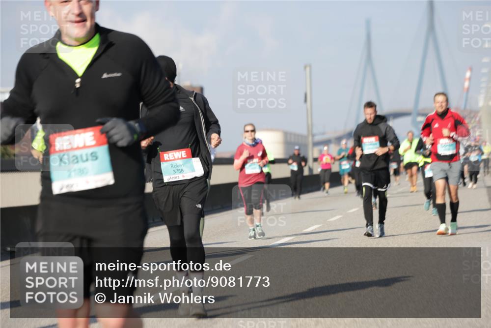 03.10.2025 - Köhlbrandbrückenlauf Jannik Wohlers http://msf.ph/oto/9081773 03.10.2025 10:02:37 Position 3 2180, 3758 meine-sportfotos.de
