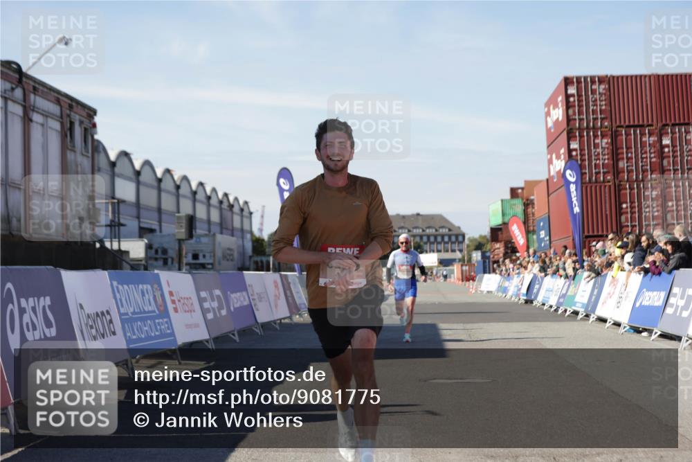 03.10.2025 - Köhlbrandbrückenlauf Jannik Wohlers http://msf.ph/oto/9081775 03.10.2025 12:50:53 Ziel 4072, 6216, 6552 meine-sportfotos.de