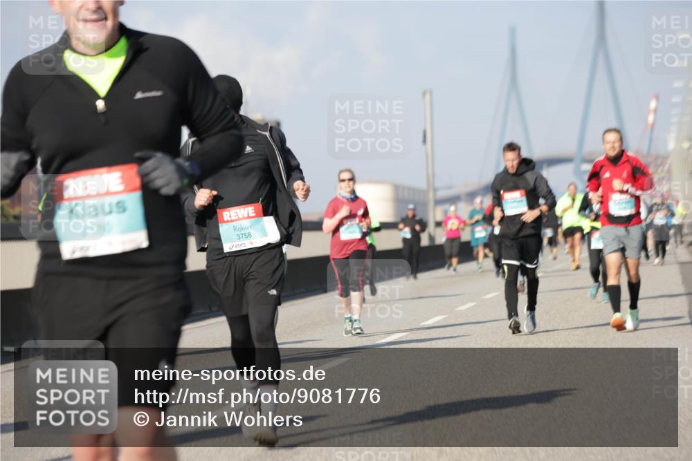 03.10.2025 - Köhlbrandbrückenlauf Jannik Wohlers http://msf.ph/oto/9081776 03.10.2025 10:02:37 Position 3 2180, 3758 meine-sportfotos.de