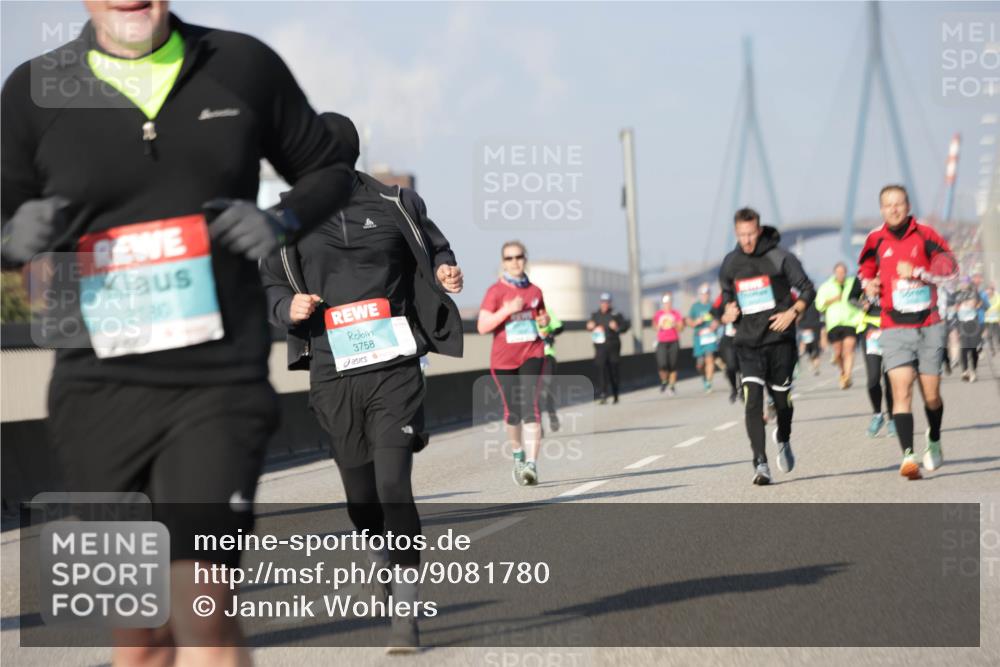 03.10.2025 - Köhlbrandbrückenlauf Jannik Wohlers http://msf.ph/oto/9081780 03.10.2025 10:02:37 Position 3 2180, 3758 meine-sportfotos.de