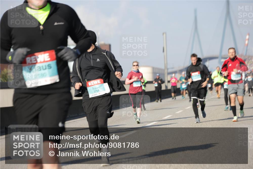 03.10.2025 - Köhlbrandbrückenlauf Jannik Wohlers http://msf.ph/oto/9081786 03.10.2025 10:02:37 Position 3 2180, 3758 meine-sportfotos.de