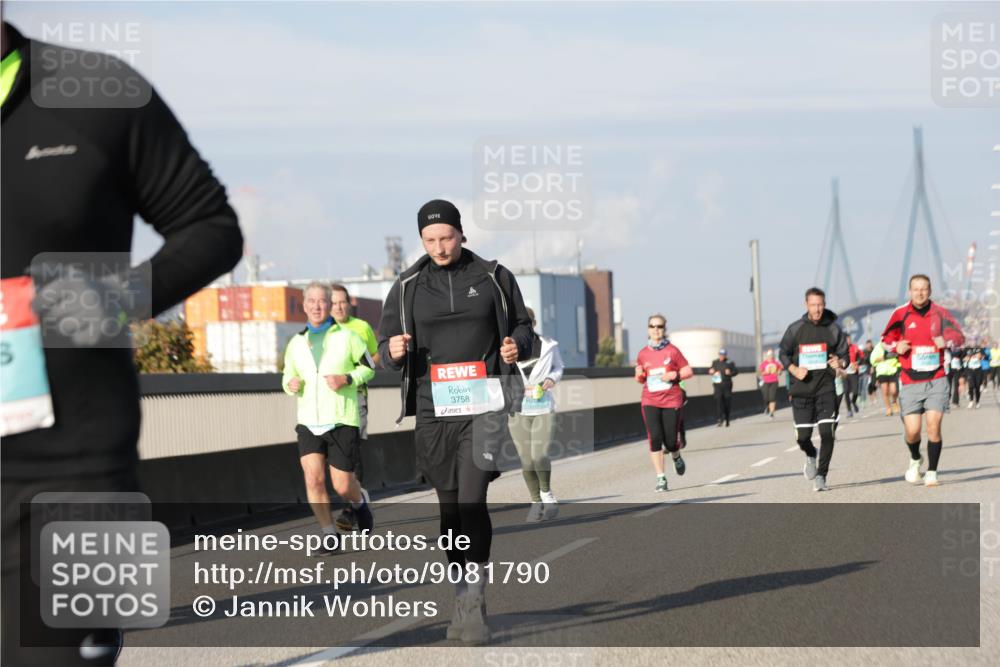 03.10.2025 - Köhlbrandbrückenlauf Jannik Wohlers http://msf.ph/oto/9081790 03.10.2025 10:02:39 Position 3 3758 meine-sportfotos.de