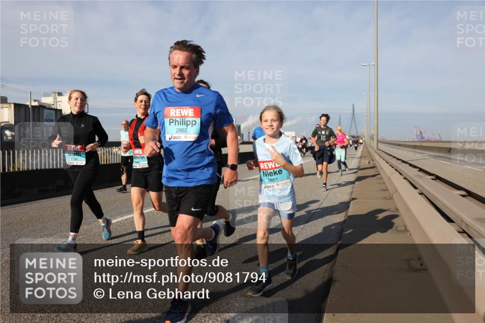 03.10.2025 - Köhlbrandbrückenlauf Lena Gebhardt http://msf.ph/oto/9081794 03.10.2025 10:04:21 Position 2 1732, 1440, 2862, 2861, 10 meine-sportfotos.de
