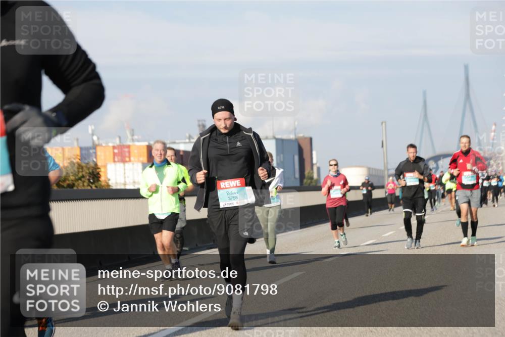 03.10.2025 - Köhlbrandbrückenlauf Jannik Wohlers http://msf.ph/oto/9081798 03.10.2025 10:02:39 Position 3 3758 meine-sportfotos.de