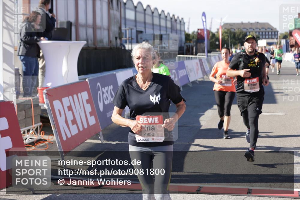 03.10.2025 - Köhlbrandbrückenlauf Jannik Wohlers http://msf.ph/oto/9081800 03.10.2025 13:18:06 Ziel 4333, 4366, 4472, 4473, 4620, 4661, 4682, 4950, 5129, 5209, 5454, 6310, 6326, 6633, 6634 meine-sportfotos.de