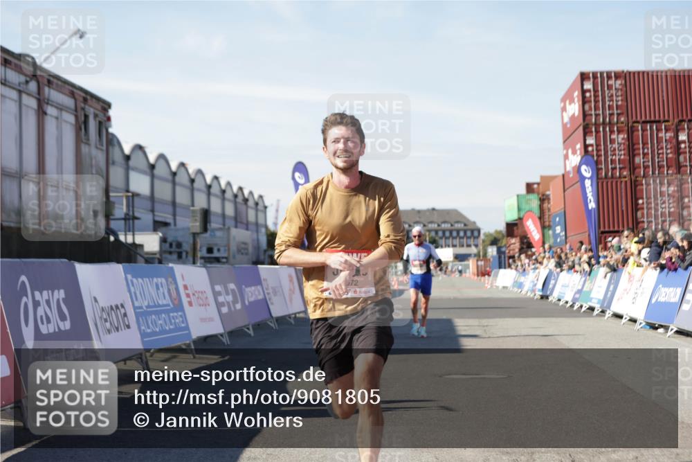 03.10.2025 - Köhlbrandbrückenlauf Jannik Wohlers http://msf.ph/oto/9081805 03.10.2025 12:50:53 Ziel 4072, 6216, 6552 meine-sportfotos.de