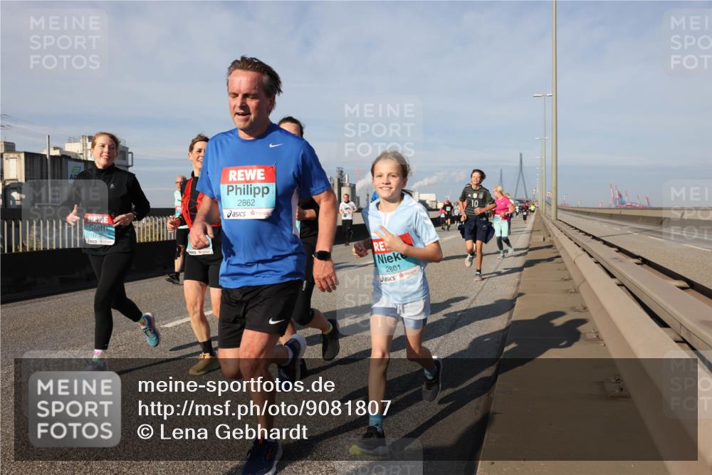 03.10.2025 - Köhlbrandbrückenlauf Lena Gebhardt http://msf.ph/oto/9081807 03.10.2025 10:04:21 Position 2 1732, 2862, 2861 meine-sportfotos.de