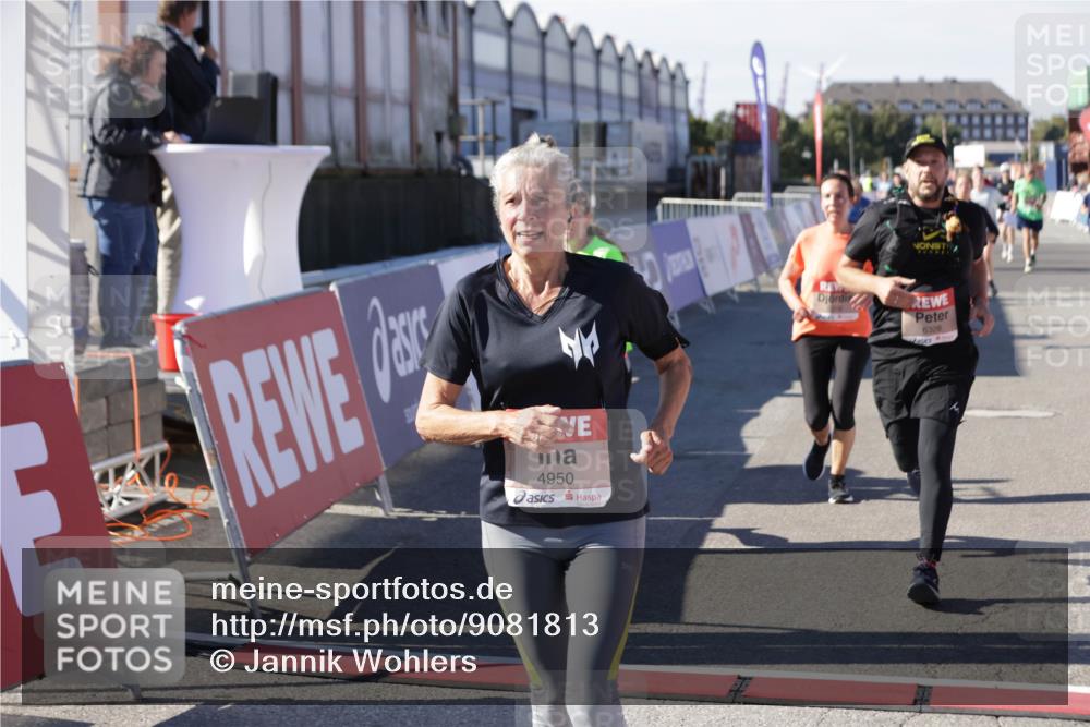 03.10.2025 - Köhlbrandbrückenlauf Jannik Wohlers http://msf.ph/oto/9081813 03.10.2025 13:18:07 Ziel 4333, 4366, 4472, 4473, 4620, 4661, 4682, 4950, 5209, 5454, 6310, 6326, 6633, 6634 meine-sportfotos.de