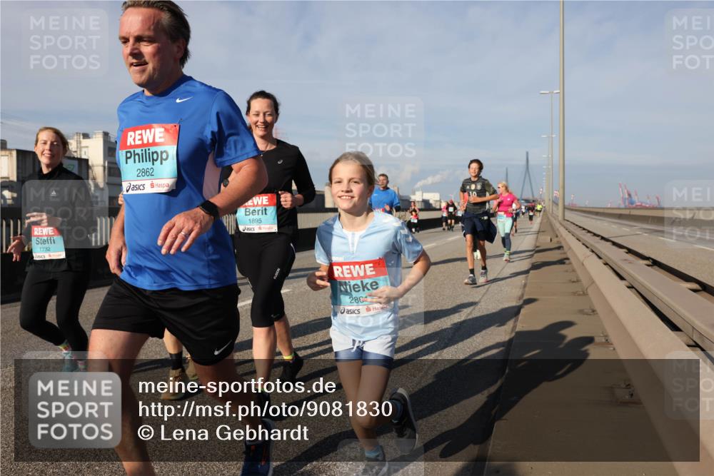 03.10.2025 - Köhlbrandbrückenlauf Lena Gebhardt http://msf.ph/oto/9081830 03.10.2025 10:04:21 Position 2 1732, 2862, 1895, 28 meine-sportfotos.de