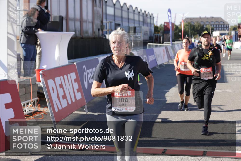 03.10.2025 - Köhlbrandbrückenlauf Jannik Wohlers http://msf.ph/oto/9081832 03.10.2025 13:18:07 Ziel 4333, 4366, 4472, 4473, 4620, 4661, 4682, 4950, 5209, 5454, 6310, 6326, 6633, 6634 meine-sportfotos.de