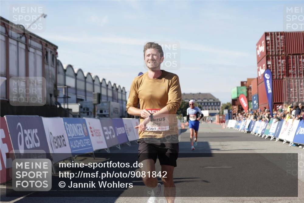 03.10.2025 - Köhlbrandbrückenlauf Jannik Wohlers http://msf.ph/oto/9081842 03.10.2025 12:50:54 Ziel 4072, 6216, 6552 meine-sportfotos.de