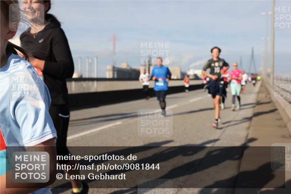 03.10.2025 - Köhlbrandbrückenlauf Lena Gebhardt http://msf.ph/oto/9081844 03.10.2025 10:04:21 Position 2  meine-sportfotos.de
