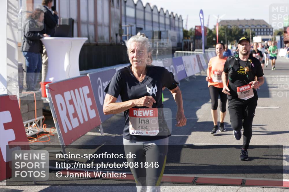 03.10.2025 - Köhlbrandbrückenlauf Jannik Wohlers http://msf.ph/oto/9081846 03.10.2025 13:18:07 Ziel 4333, 4366, 4472, 4473, 4620, 4661, 4682, 4950, 5209, 5454, 6310, 6326, 6633, 6634 meine-sportfotos.de