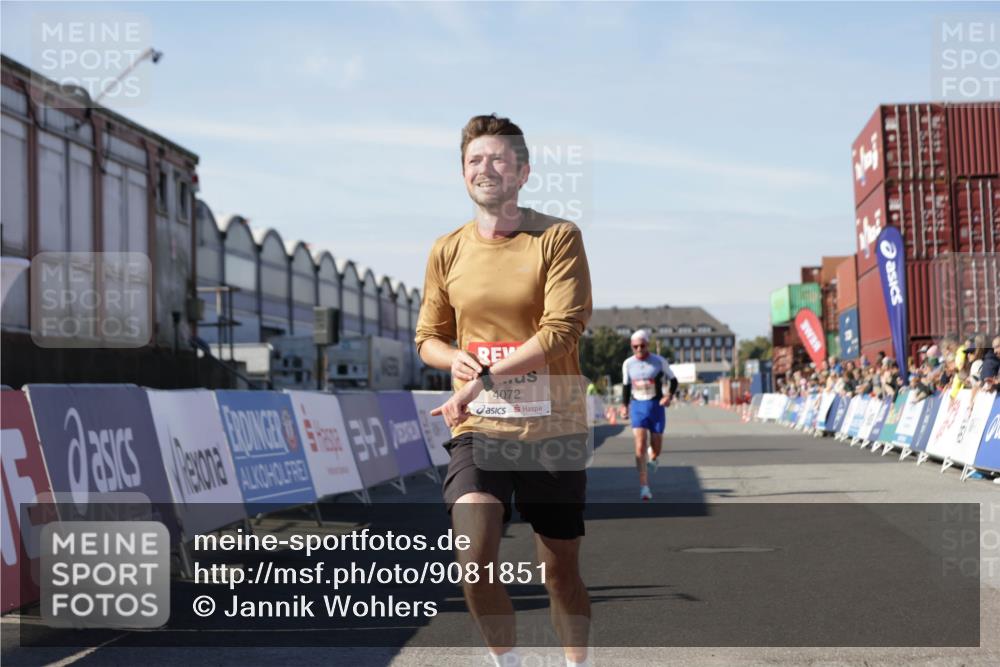 03.10.2025 - Köhlbrandbrückenlauf Jannik Wohlers http://msf.ph/oto/9081851 03.10.2025 12:50:54 Ziel 4072, 6216, 6552 meine-sportfotos.de