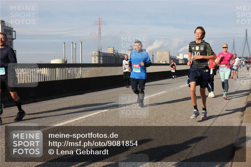 03.10.2025 - Köhlbrandbrückenlauf Lena Gebhardt http://msf.ph/oto/9081854 03.10.2025 10:04:21 Position 2 3163 meine-sportfotos.de