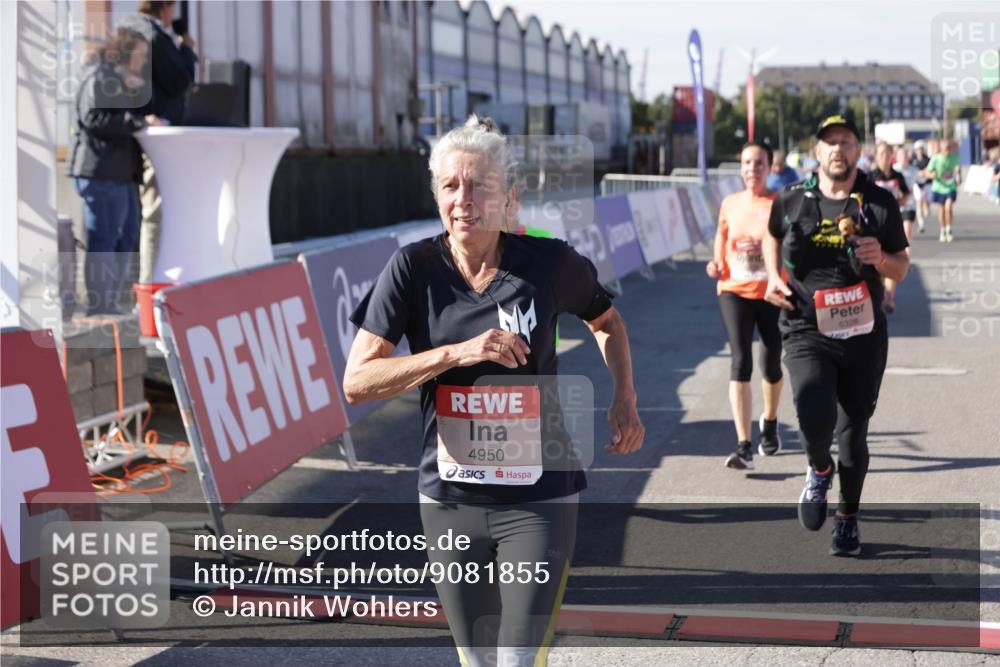 03.10.2025 - Köhlbrandbrückenlauf Jannik Wohlers http://msf.ph/oto/9081855 03.10.2025 13:18:07 Ziel 4333, 4366, 4472, 4473, 4620, 4661, 4682, 4950, 5209, 5454, 6310, 6326, 6633, 6634 meine-sportfotos.de