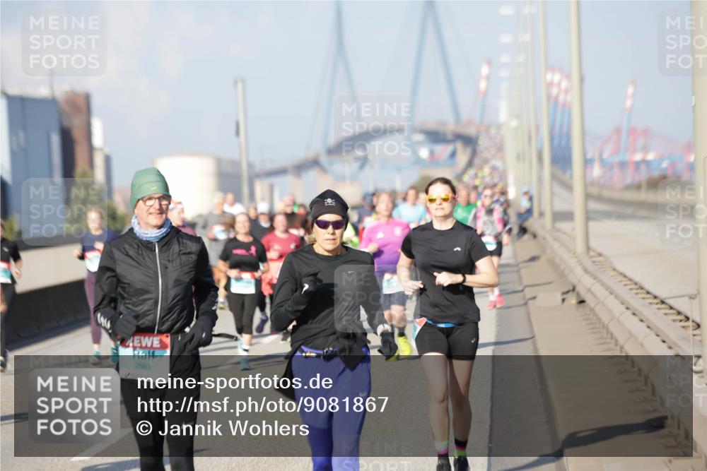 03.10.2025 - Köhlbrandbrückenlauf Jannik Wohlers http://msf.ph/oto/9081867 03.10.2025 10:04:56 Position 3 2683 meine-sportfotos.de