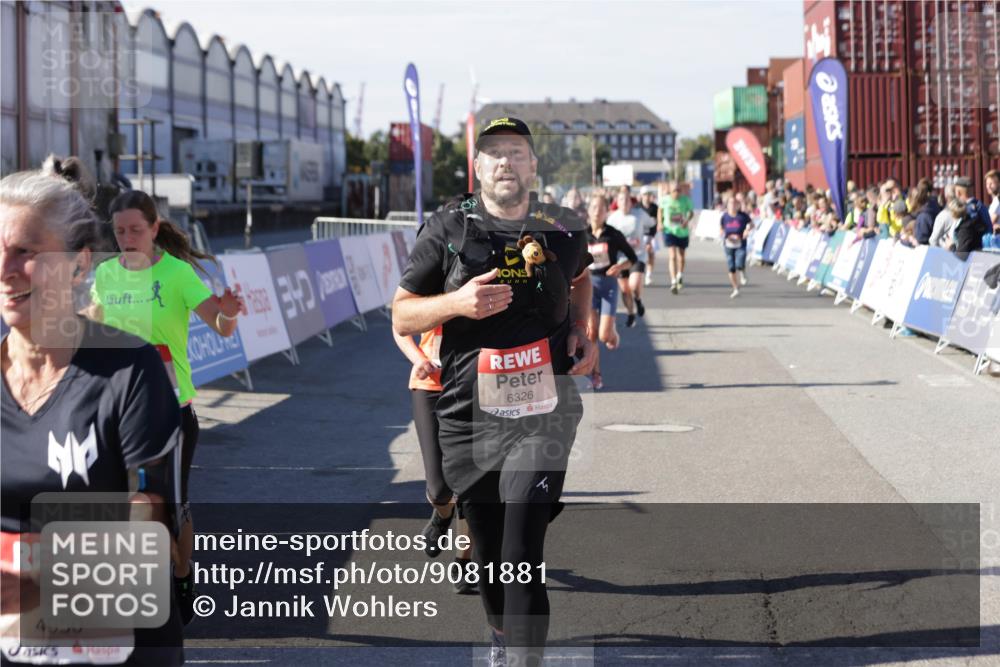 03.10.2025 - Köhlbrandbrückenlauf Jannik Wohlers http://msf.ph/oto/9081881 03.10.2025 13:18:07 Ziel 4333, 4366, 4472, 4473, 4620, 4661, 4682, 4950, 5209, 5454, 6310, 6326, 6633, 6634 meine-sportfotos.de