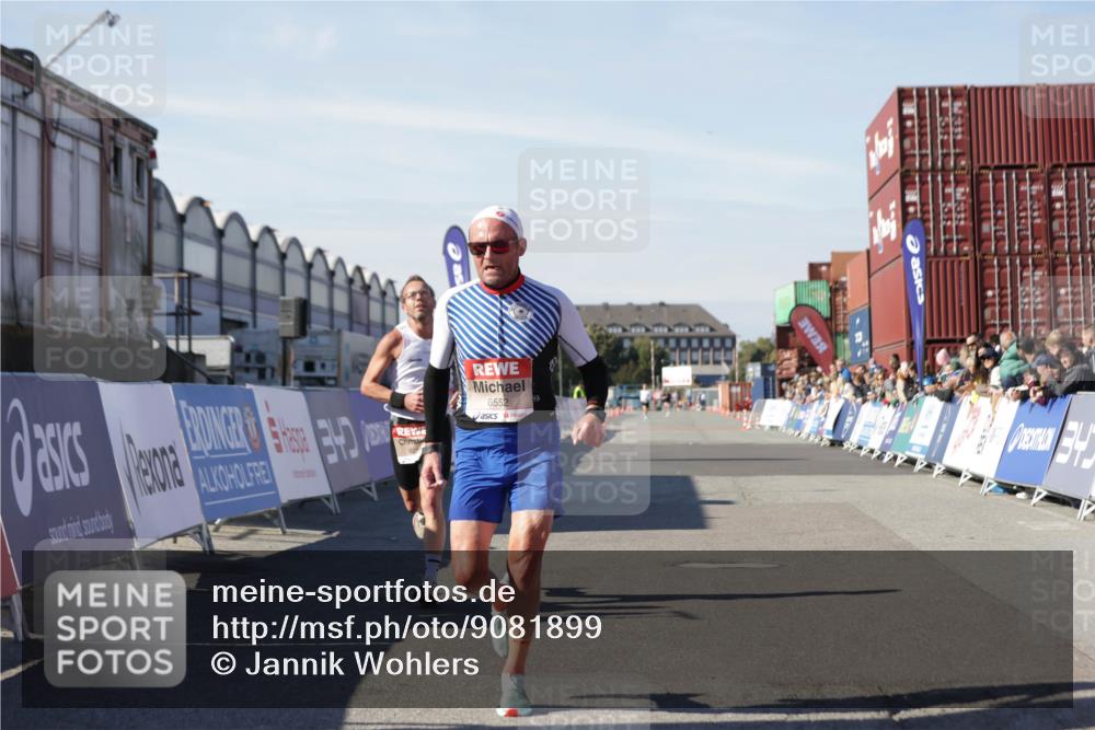 03.10.2025 - Köhlbrandbrückenlauf Jannik Wohlers http://msf.ph/oto/9081899 03.10.2025 12:50:57 Ziel 4072, 6216, 6552 meine-sportfotos.de