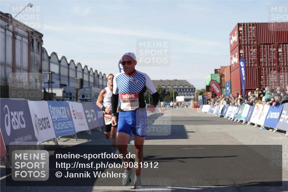 03.10.2025 - Köhlbrandbrückenlauf Jannik Wohlers http://msf.ph/oto/9081912 03.10.2025 12:50:57 Ziel 4072, 6216, 6552 meine-sportfotos.de