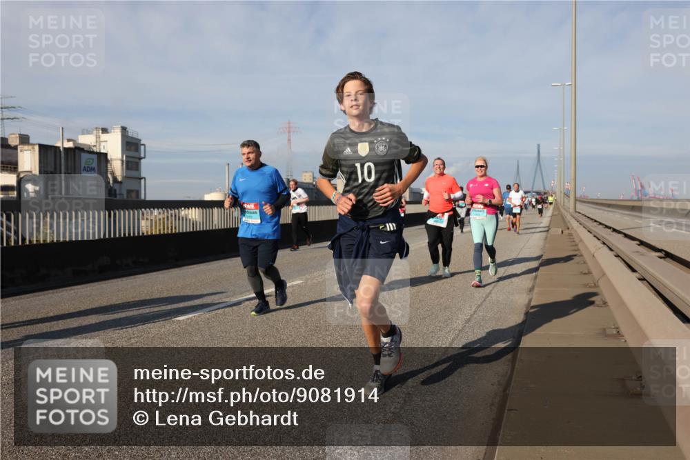 03.10.2025 - Köhlbrandbrückenlauf Lena Gebhardt http://msf.ph/oto/9081914 03.10.2025 10:04:23 Position 2 10 meine-sportfotos.de
