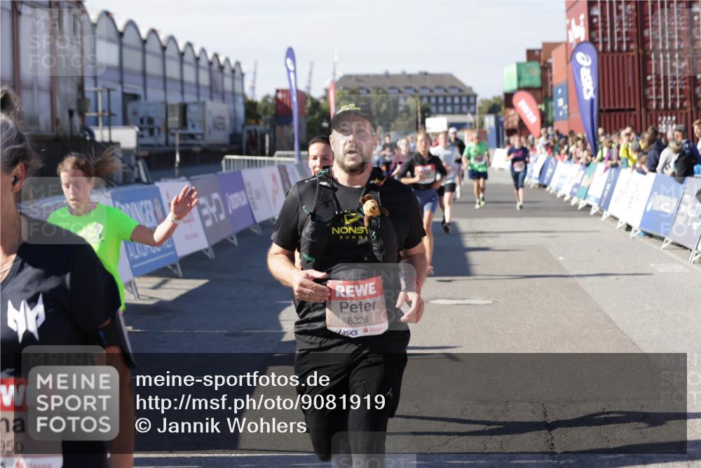 03.10.2025 - Köhlbrandbrückenlauf Jannik Wohlers http://msf.ph/oto/9081919 03.10.2025 13:18:07 Ziel 4333, 4366, 4472, 4473, 4620, 4661, 4682, 4950, 5209, 5454, 6310, 6326, 6633, 6634 meine-sportfotos.de