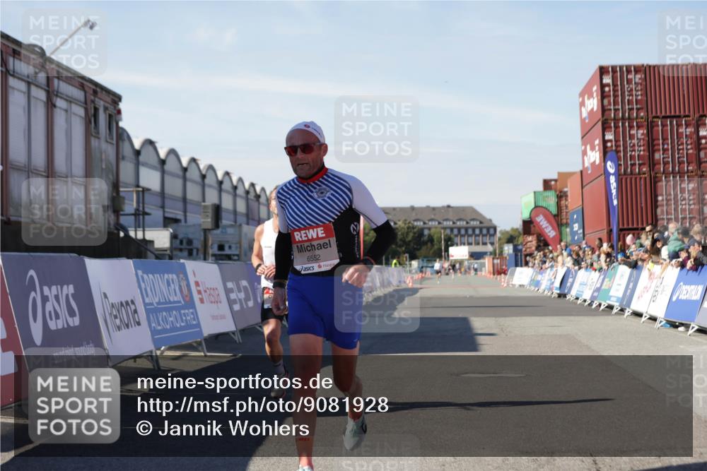 03.10.2025 - Köhlbrandbrückenlauf Jannik Wohlers http://msf.ph/oto/9081928 03.10.2025 12:50:57 Ziel 4072, 6216, 6552 meine-sportfotos.de