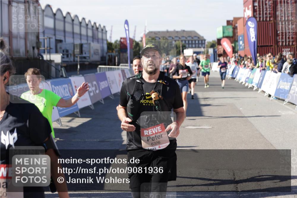 03.10.2025 - Köhlbrandbrückenlauf Jannik Wohlers http://msf.ph/oto/9081936 03.10.2025 13:18:07 Ziel 4333, 4366, 4472, 4473, 4620, 4661, 4682, 4950, 5209, 5454, 6310, 6326, 6633, 6634 meine-sportfotos.de