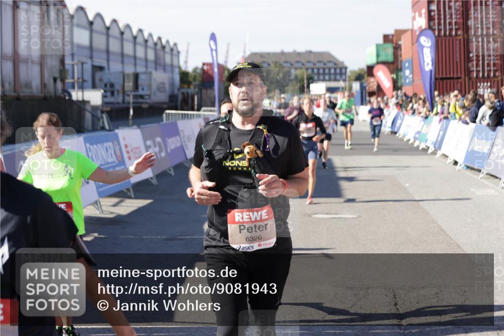 03.10.2025 - Köhlbrandbrückenlauf Jannik Wohlers http://msf.ph/oto/9081943 03.10.2025 13:18:07 Ziel 4333, 4366, 4472, 4473, 4620, 4661, 4682, 4950, 5209, 5454, 6310, 6326, 6633, 6634 meine-sportfotos.de