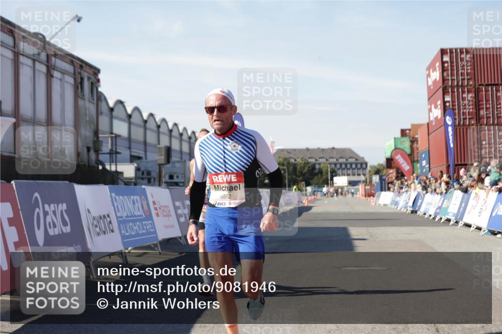 03.10.2025 - Köhlbrandbrückenlauf Jannik Wohlers http://msf.ph/oto/9081946 03.10.2025 12:50:57 Ziel 4072, 6216, 6552 meine-sportfotos.de