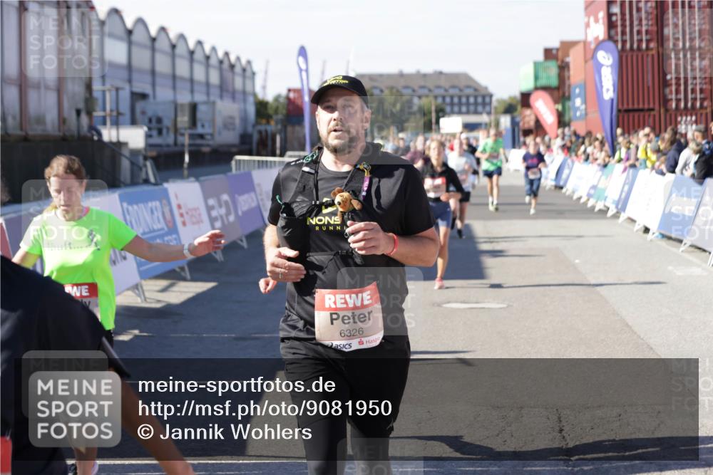 03.10.2025 - Köhlbrandbrückenlauf Jannik Wohlers http://msf.ph/oto/9081950 03.10.2025 13:18:08 Ziel 4333, 4366, 4472, 4473, 4620, 4661, 4682, 4950, 5209, 5454, 6310, 6326, 6633, 6634 meine-sportfotos.de