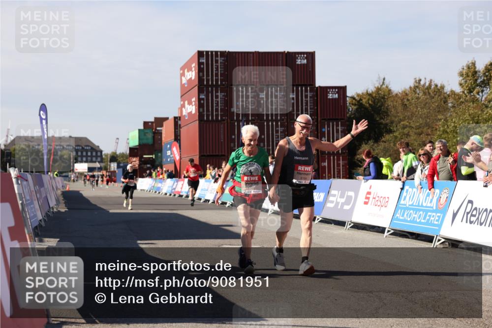 03.10.2025 - Köhlbrandbrückenlauf Lena Gebhardt http://msf.ph/oto/9081951 03.10.2025 13:48:12 Ziel 5735, 6164, 6165 meine-sportfotos.de