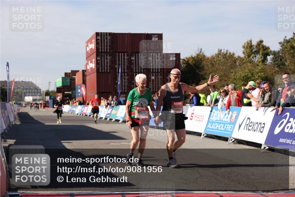 03.10.2025 - Köhlbrandbrückenlauf Lena Gebhardt http://msf.ph/oto/9081956 03.10.2025 13:48:12 Ziel 5735, 6164, 6165 meine-sportfotos.de