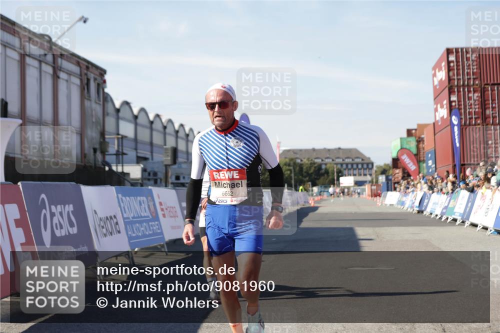 03.10.2025 - Köhlbrandbrückenlauf Jannik Wohlers http://msf.ph/oto/9081960 03.10.2025 12:50:57 Ziel 4072, 6216, 6552 meine-sportfotos.de