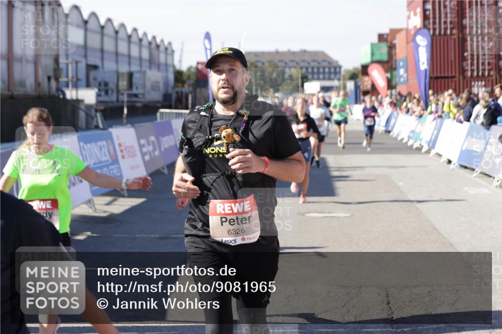03.10.2025 - Köhlbrandbrückenlauf Jannik Wohlers http://msf.ph/oto/9081965 03.10.2025 13:18:08 Ziel 4333, 4366, 4472, 4473, 4620, 4661, 4682, 4950, 5209, 5454, 6310, 6326, 6633, 6634 meine-sportfotos.de