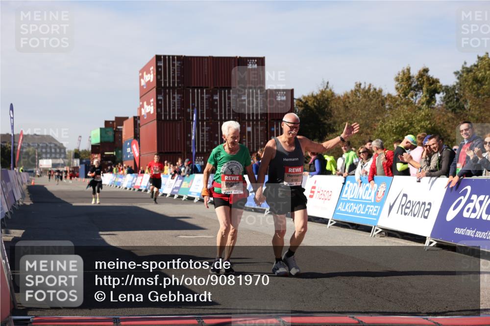 03.10.2025 - Köhlbrandbrückenlauf Lena Gebhardt http://msf.ph/oto/9081970 03.10.2025 13:48:12 Ziel 5735, 6164, 6165 meine-sportfotos.de