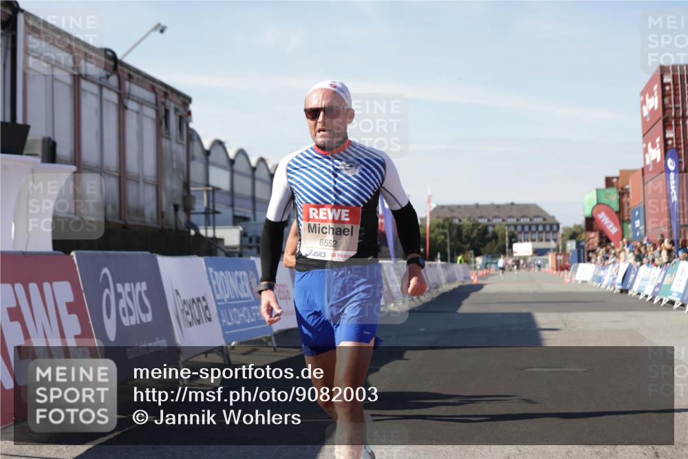 03.10.2025 - Köhlbrandbrückenlauf Jannik Wohlers http://msf.ph/oto/9082003 03.10.2025 12:50:57 Ziel 4072, 6216, 6552 meine-sportfotos.de