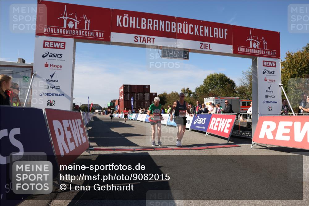03.10.2025 - Köhlbrandbrückenlauf Lena Gebhardt http://msf.ph/oto/9082015 03.10.2025 13:48:13 Ziel 5735, 6164, 6165 meine-sportfotos.de