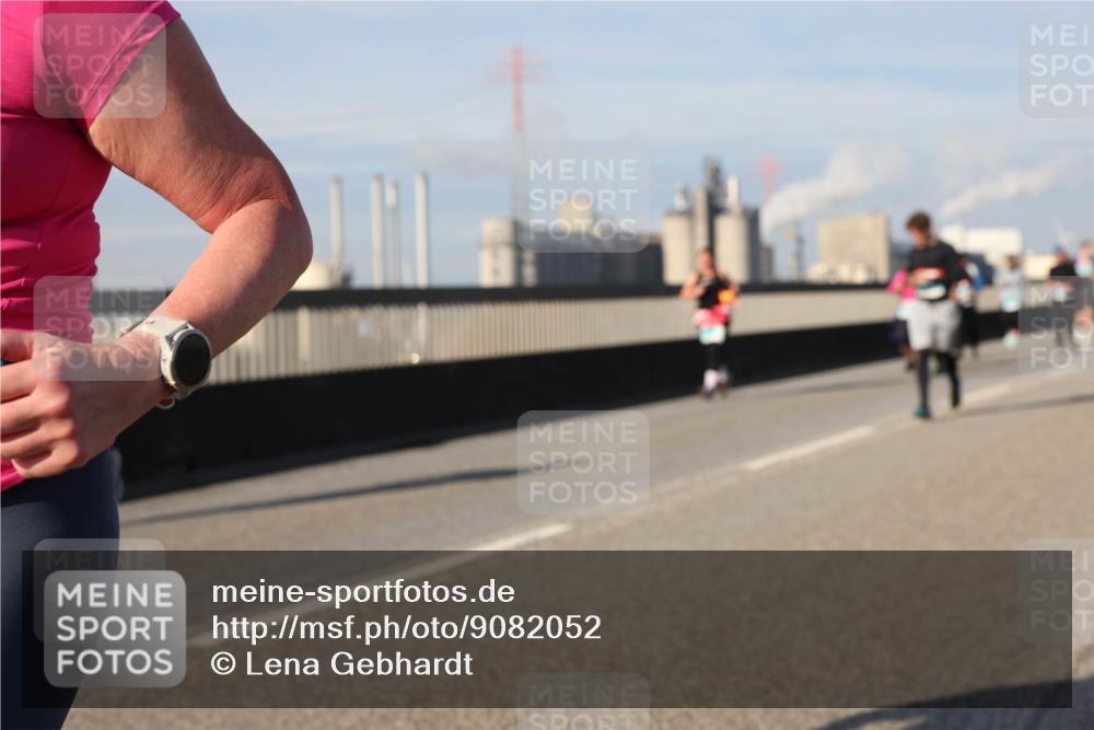 03.10.2025 - Köhlbrandbrückenlauf Lena Gebhardt http://msf.ph/oto/9082052 03.10.2025 10:04:25 Position 2  meine-sportfotos.de